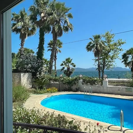 Goele Manzarali Bahceli Havuzlu Apartament *